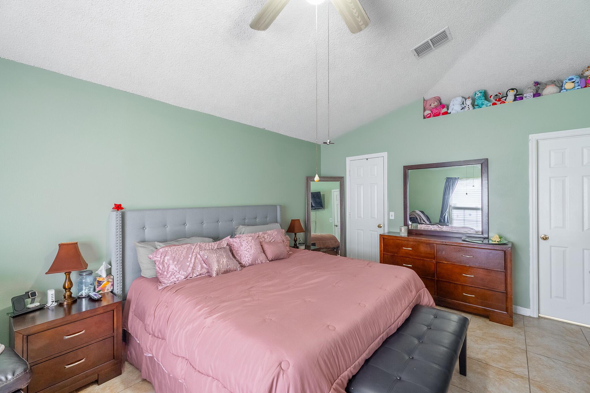 556 SW Buswell Avenue