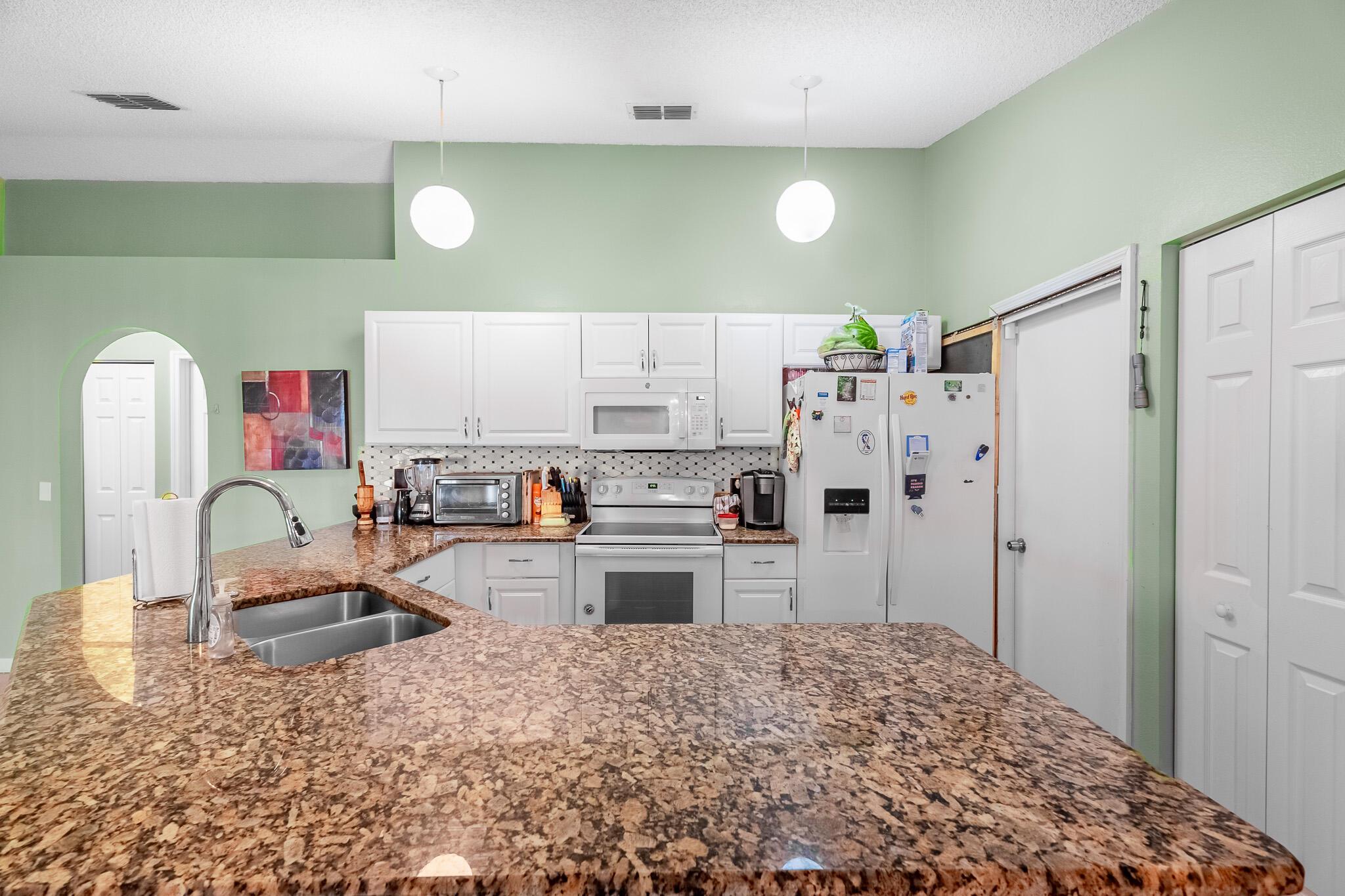 556 SW Buswell Avenue