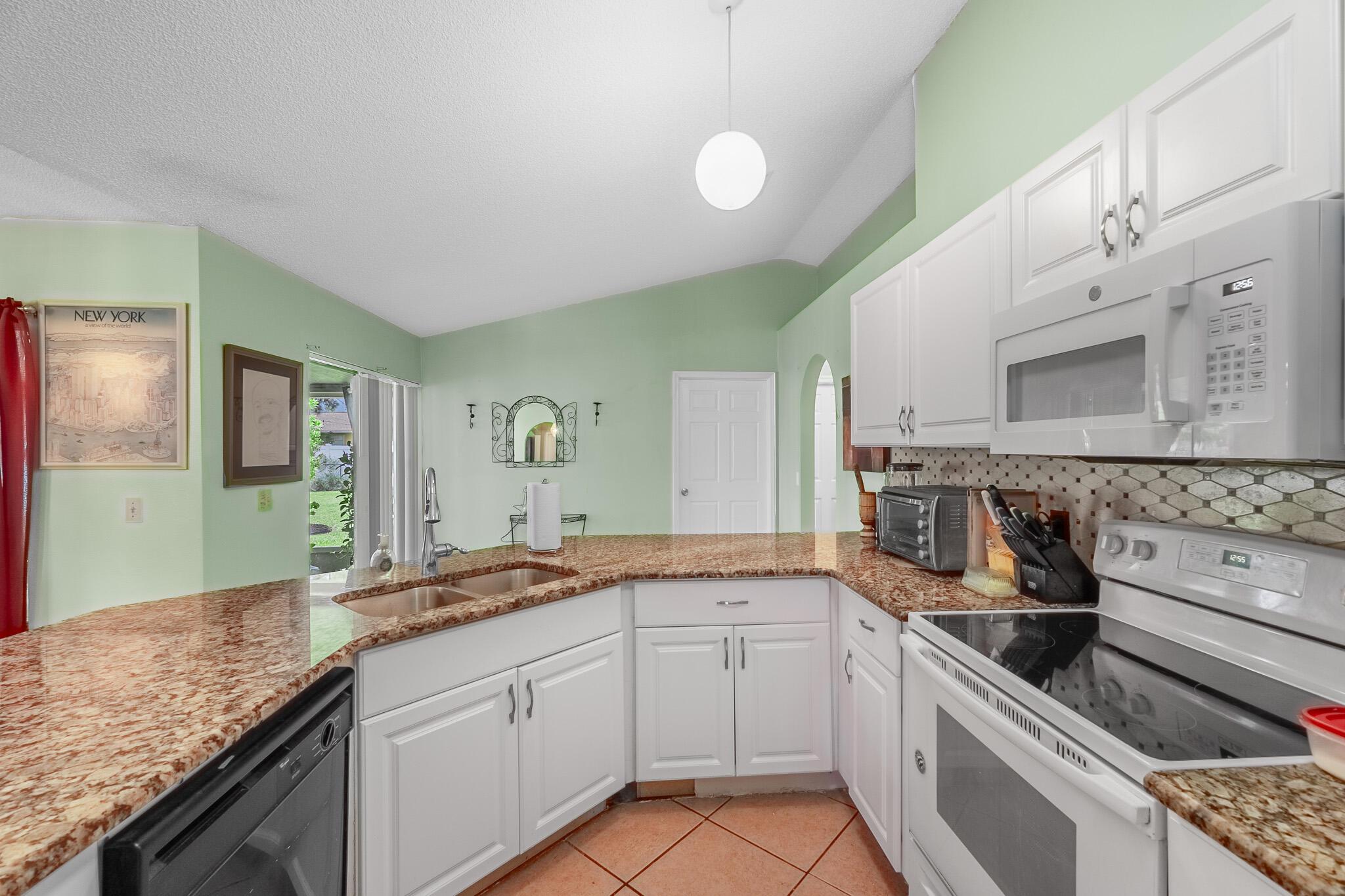 556 SW Buswell Avenue