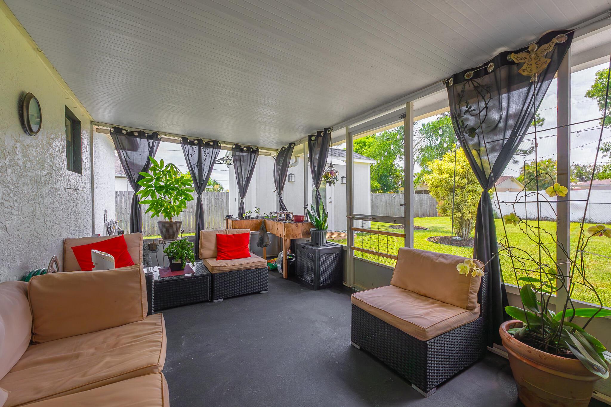 556 SW Buswell Avenue