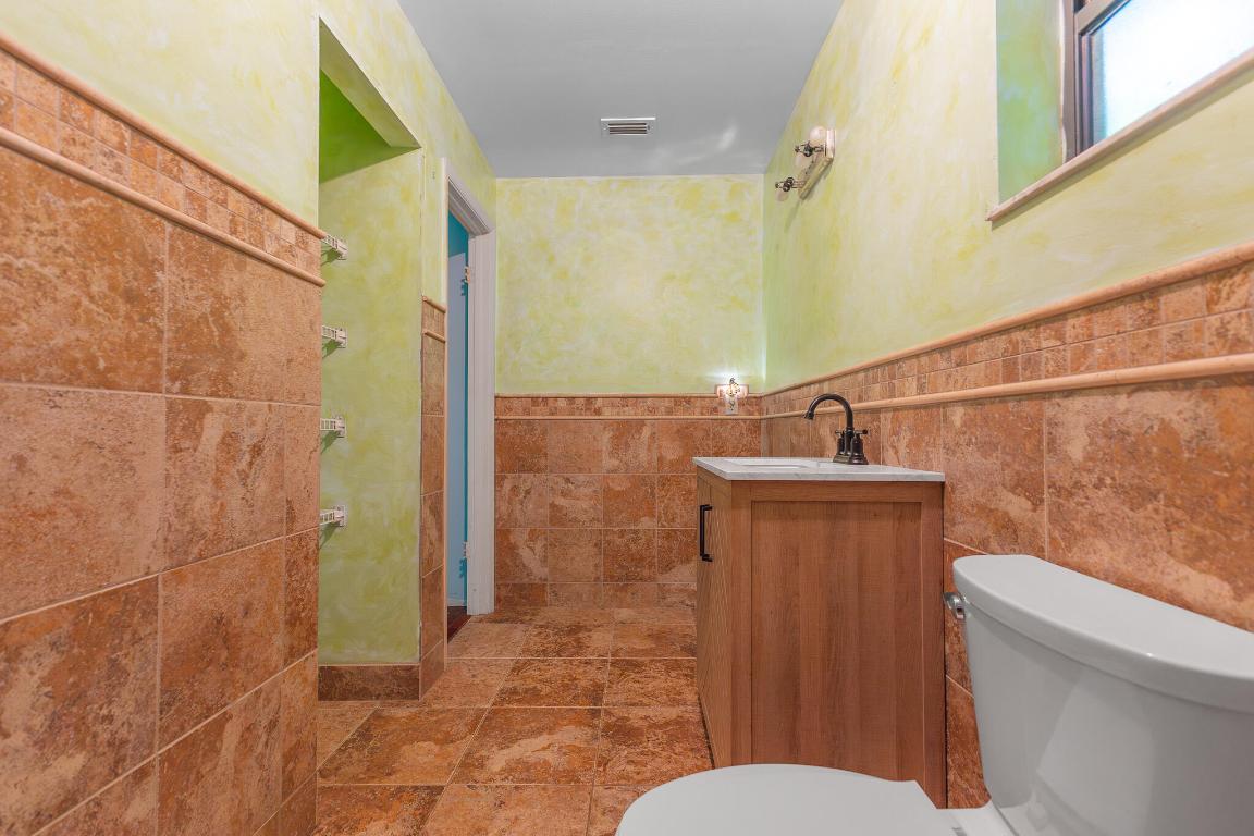 4123 N Old Dixie Highway