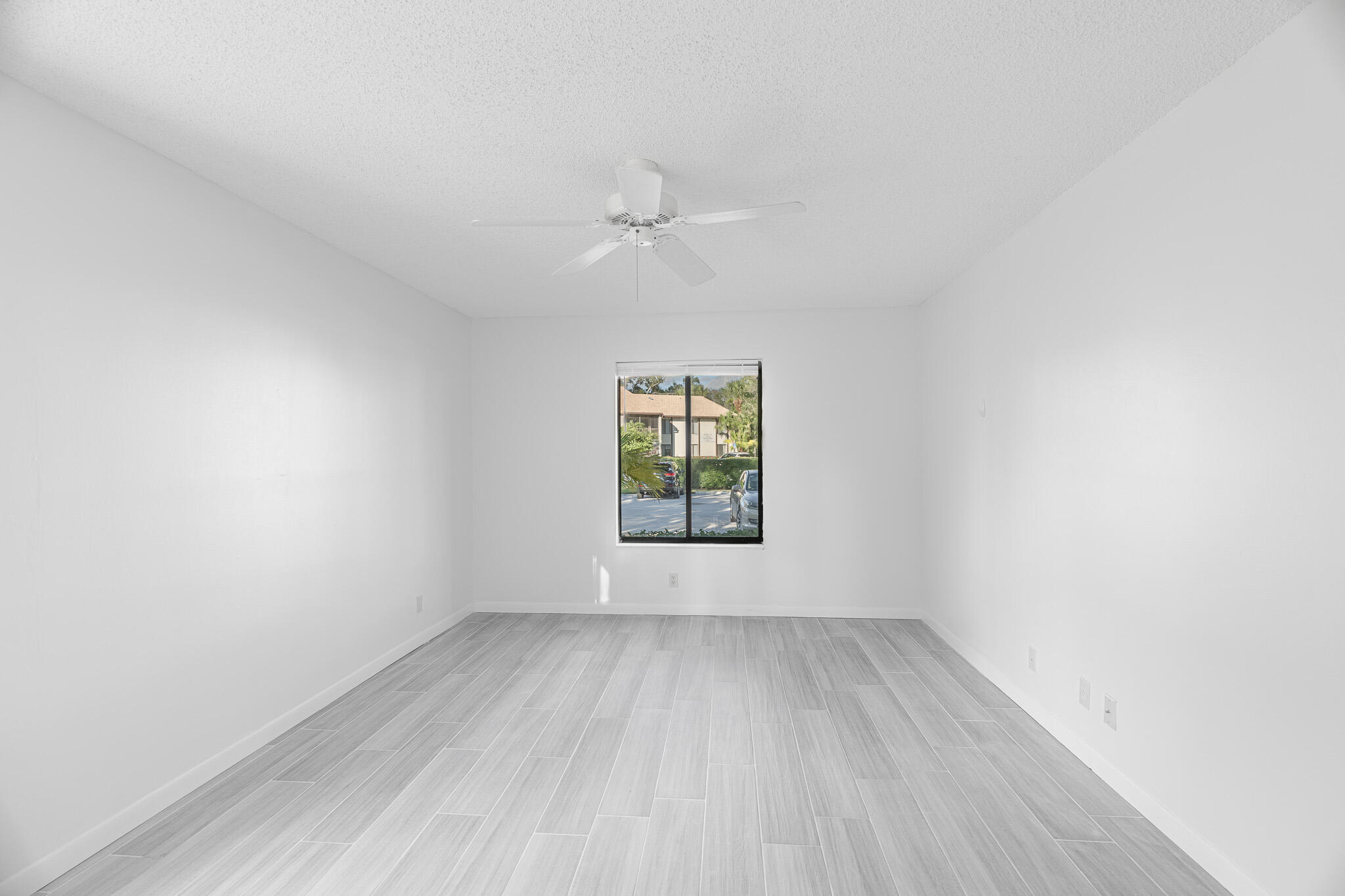 2025 SW Silver Pine Way 120-D1