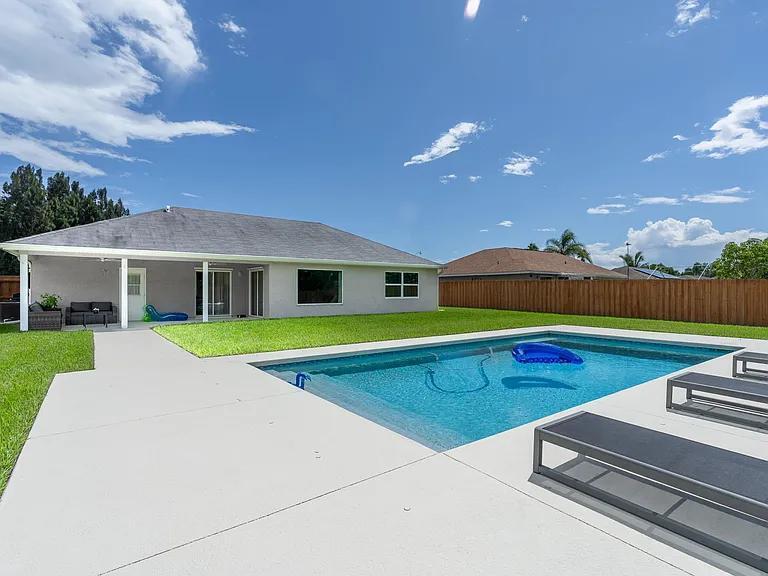 1302 SE Belcrest Street