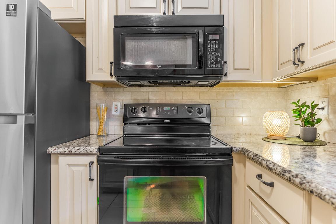 1887 NE Media Avenue 6