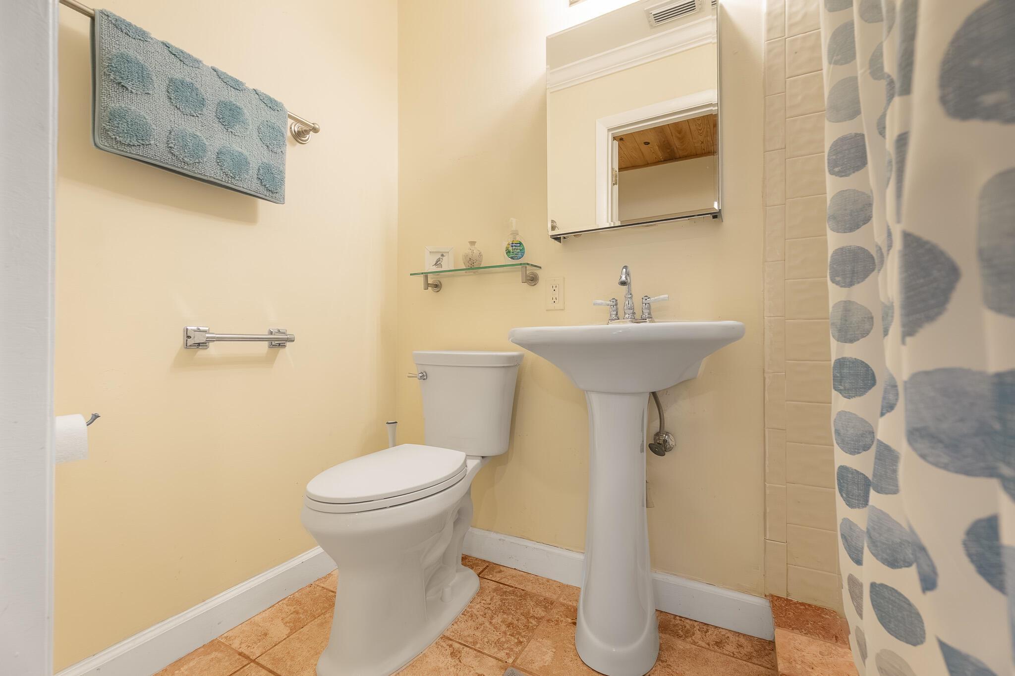 1887 NE Media Avenue 6