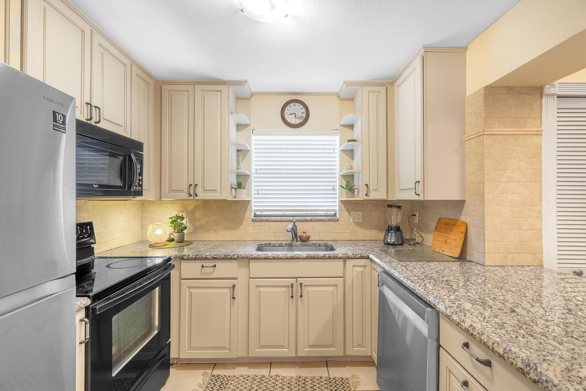 1887 NE Media Avenue 6