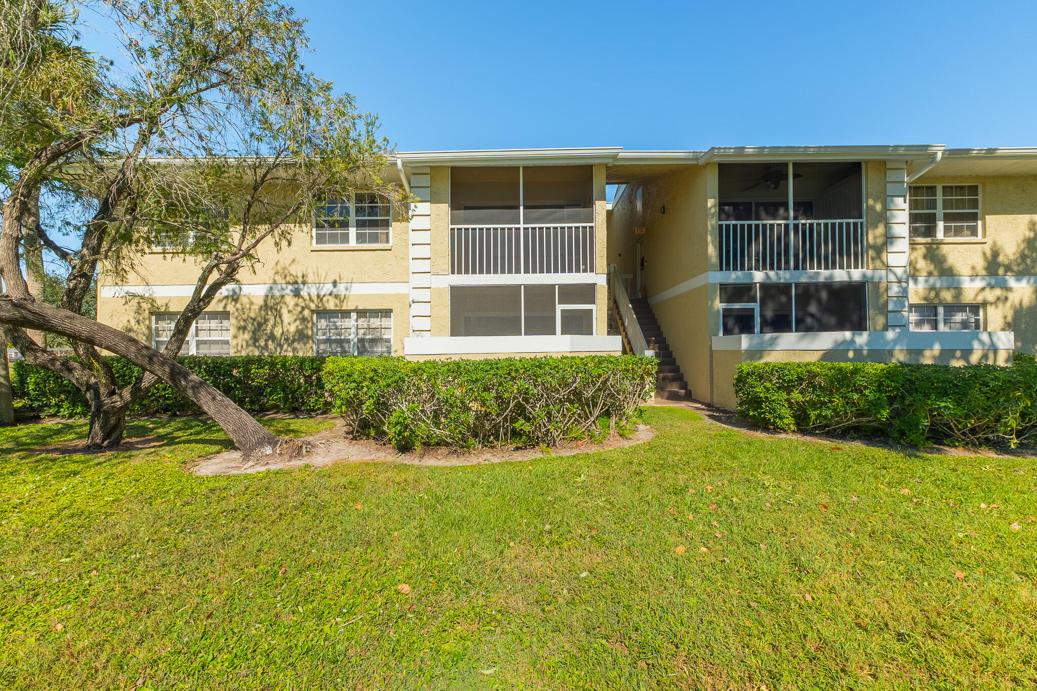 1537 SE Royal Green Circle 202