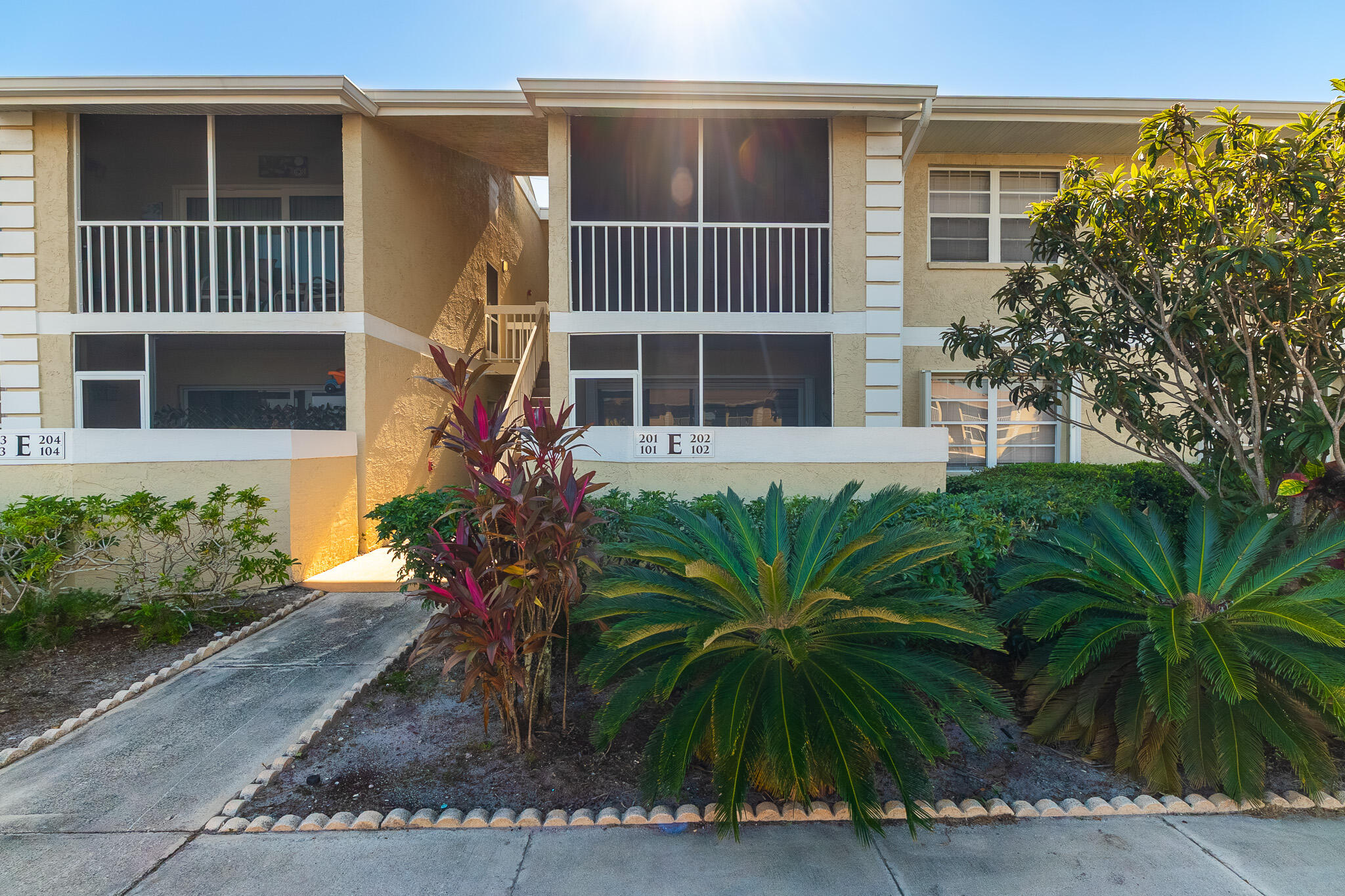 1537 SE Royal Green Circle 202