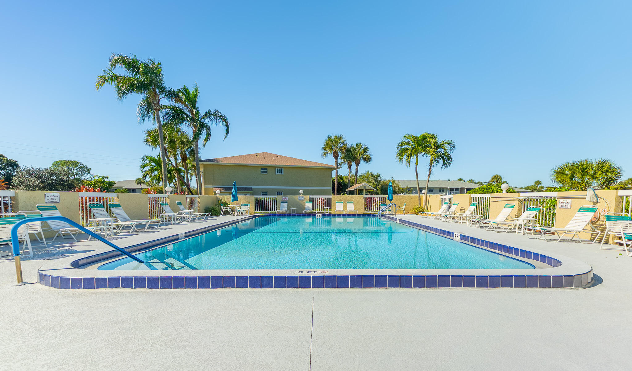 1537 SE Royal Green Circle 202