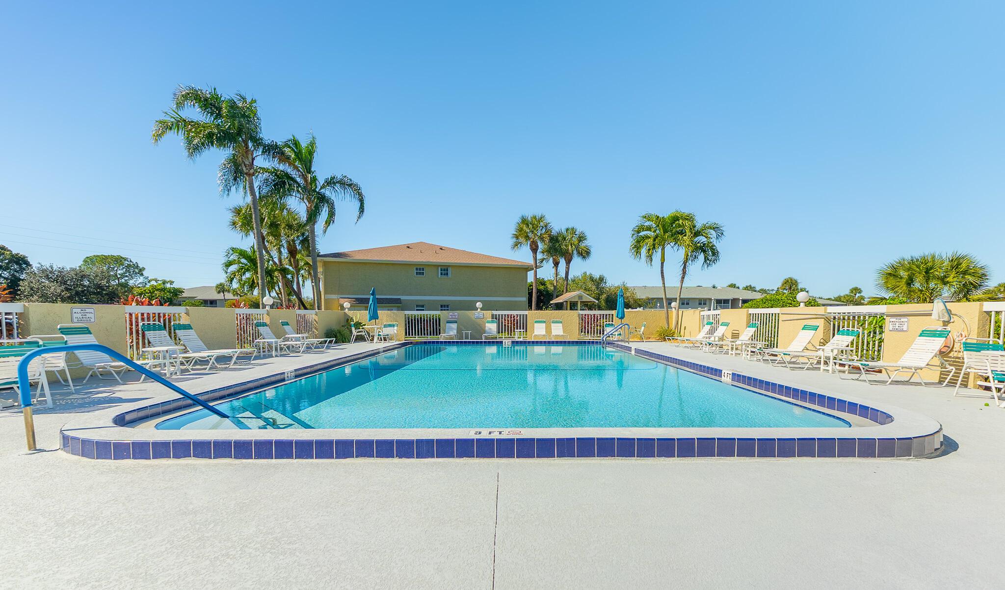 1537 SE Royal Green Circle 202