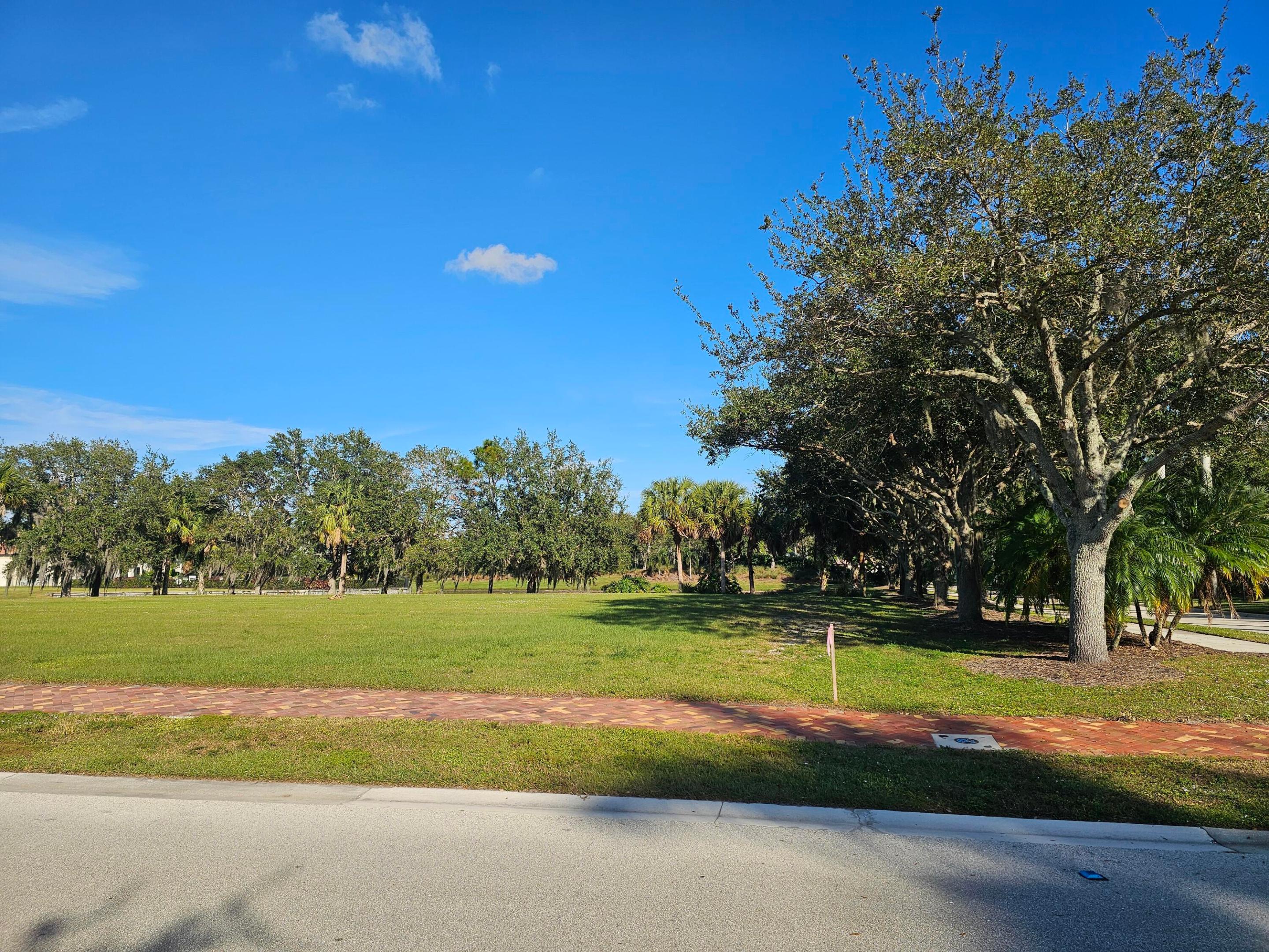 102 SE Via Lago Garda