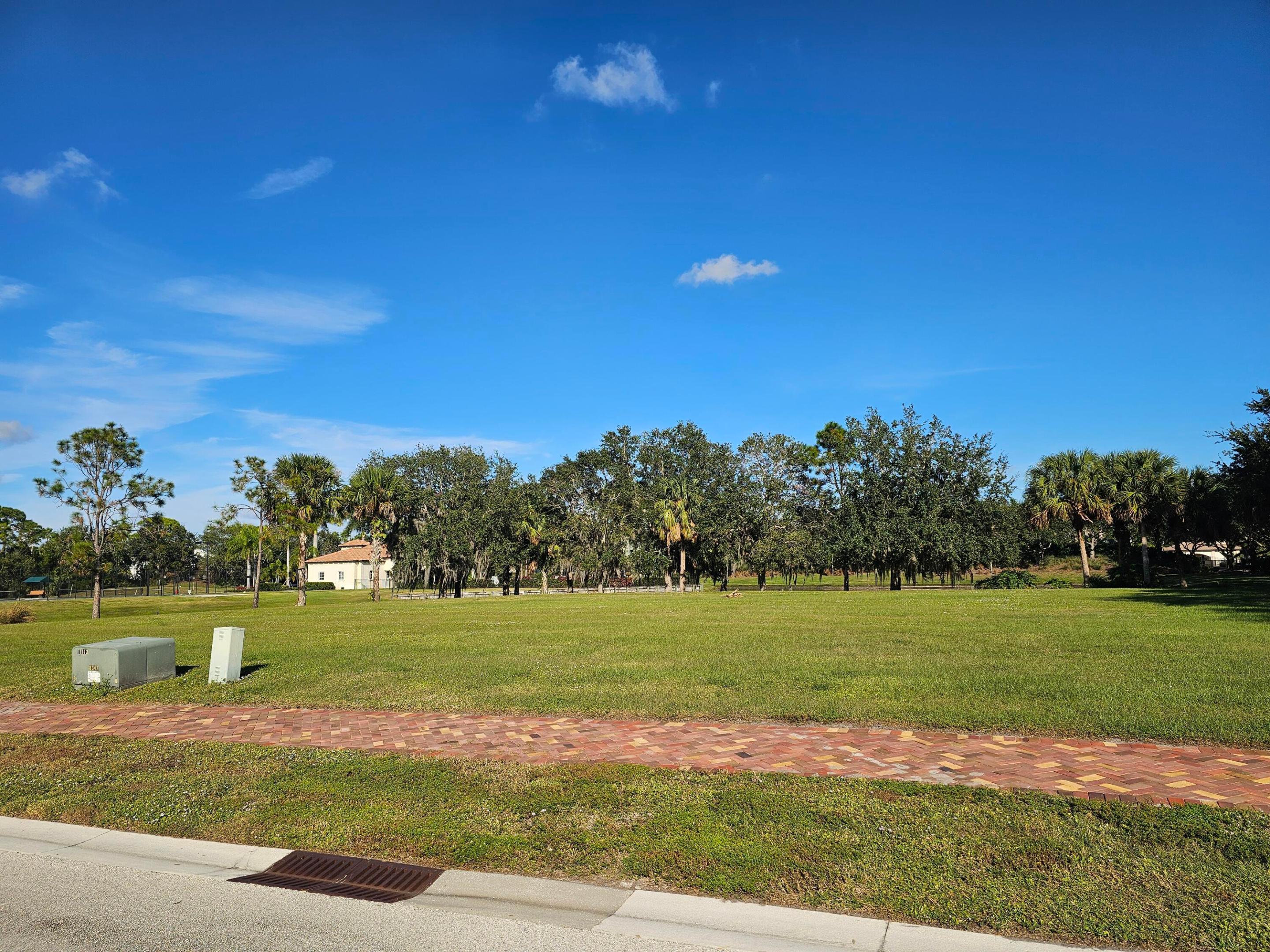 102 SE Via Lago Garda