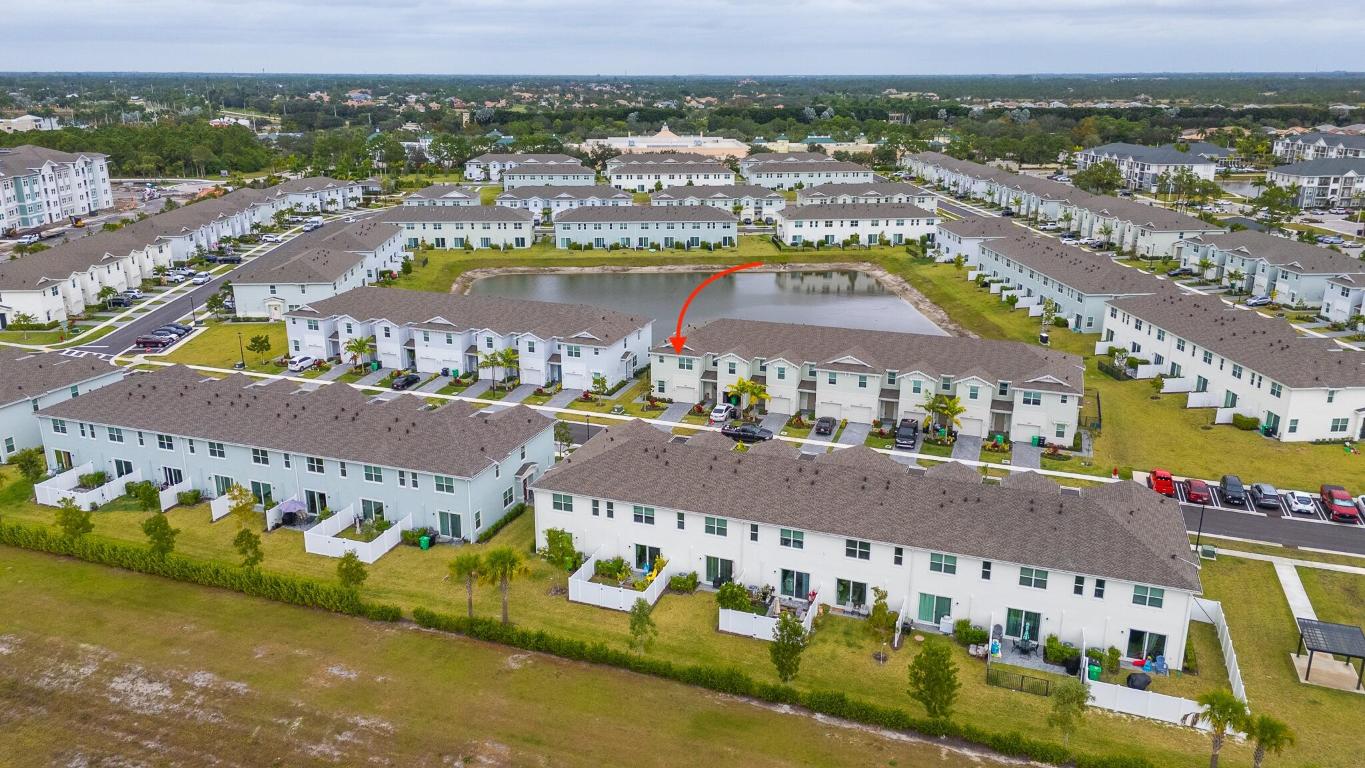 663 SE Lake Falls Street