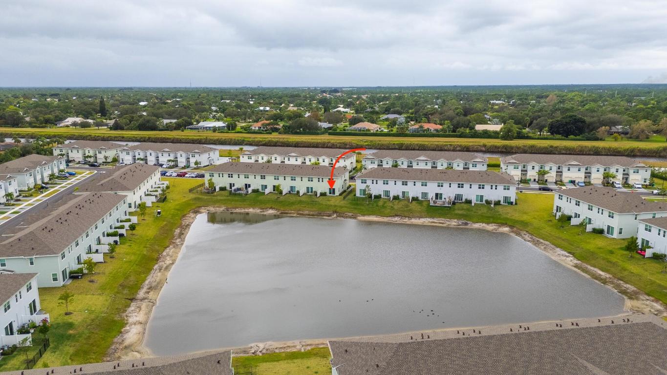 663 SE Lake Falls Street