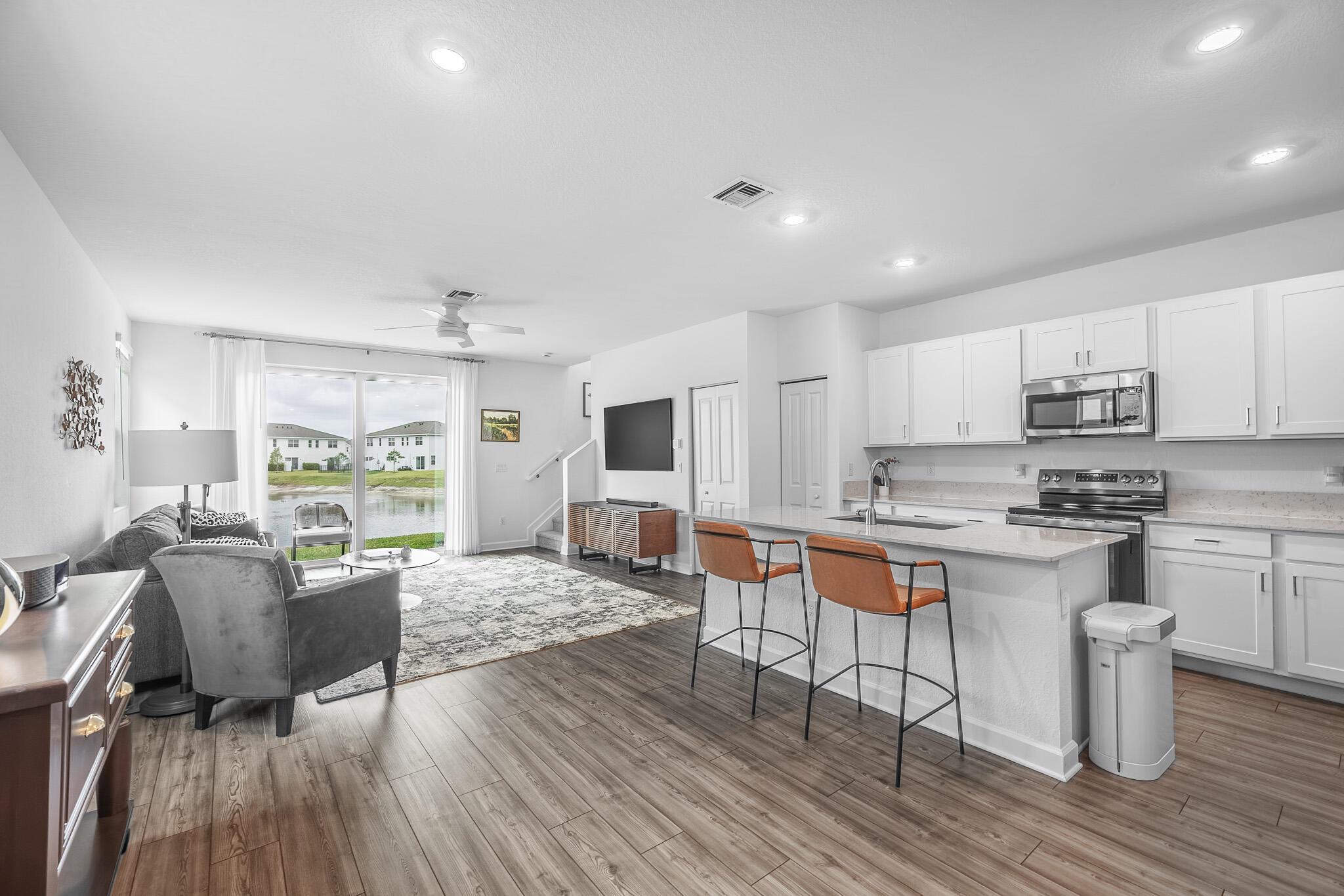 663 SE Lake Falls Street