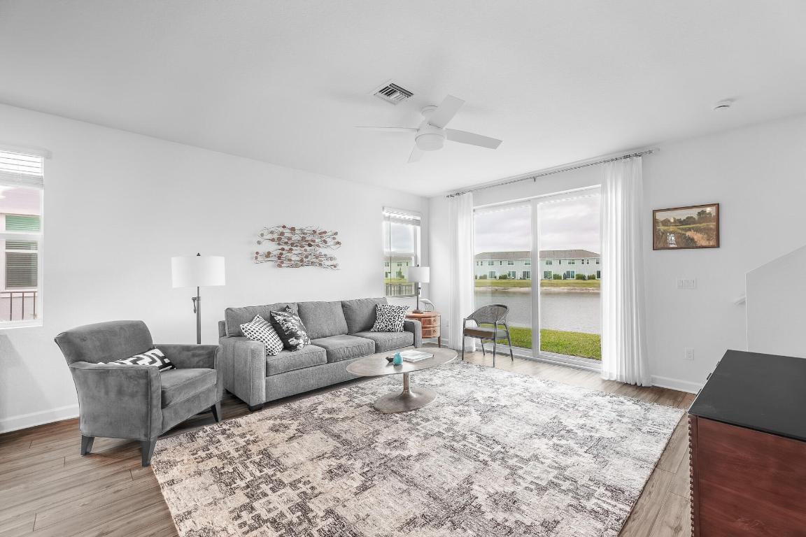 663 SE Lake Falls Street