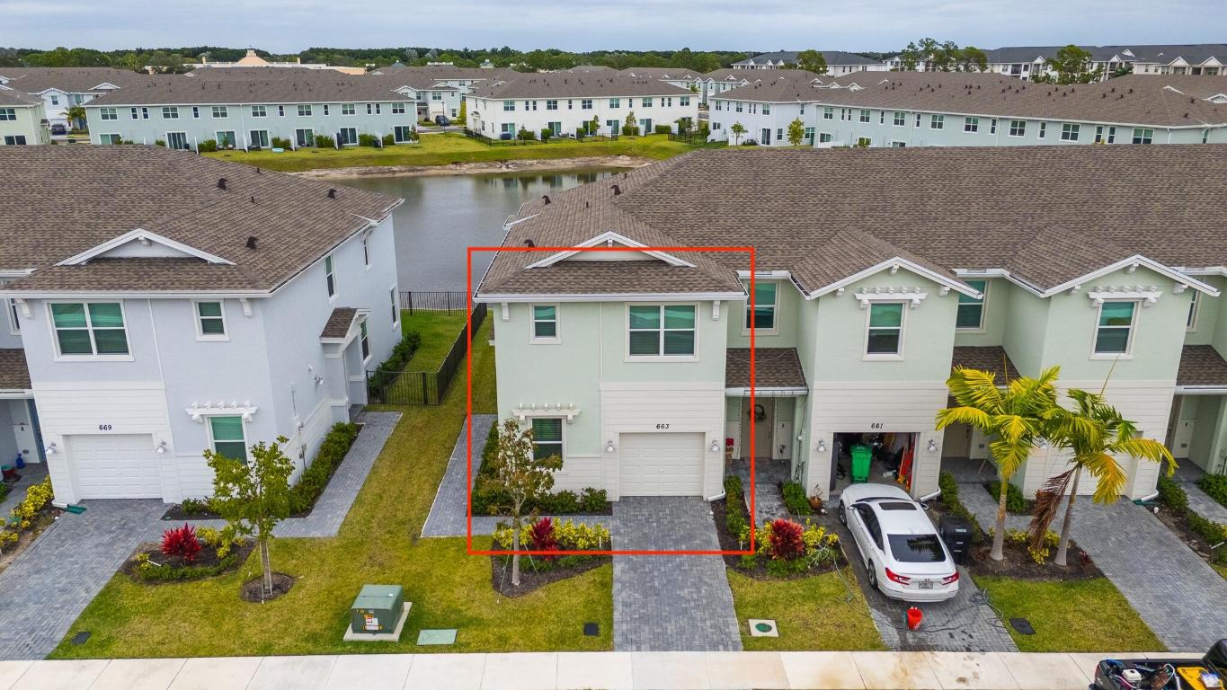 663 SE Lake Falls Street