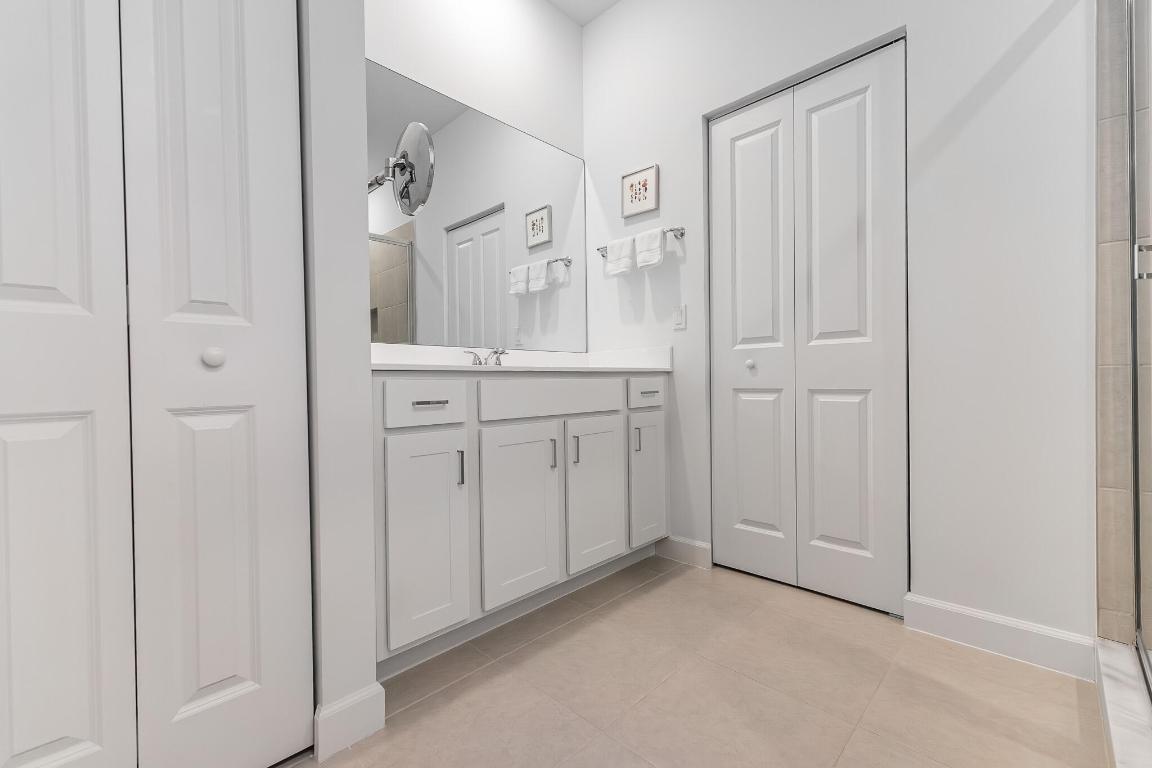 663 SE Lake Falls Street