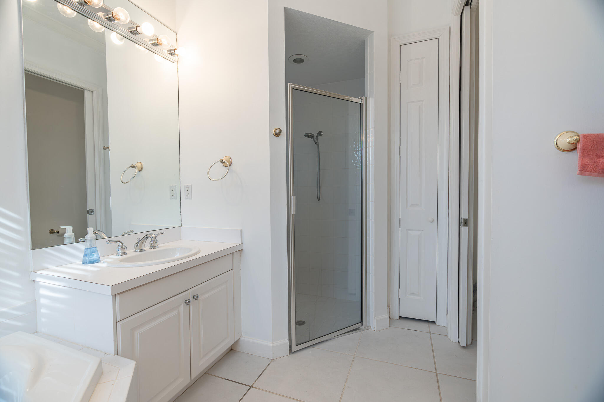 2401 SW Carriage Place