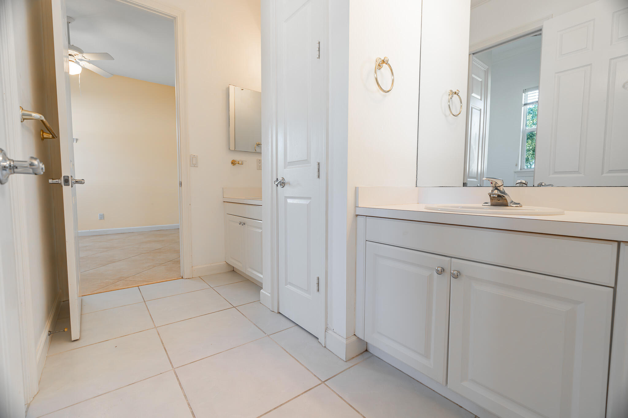 2401 SW Carriage Place