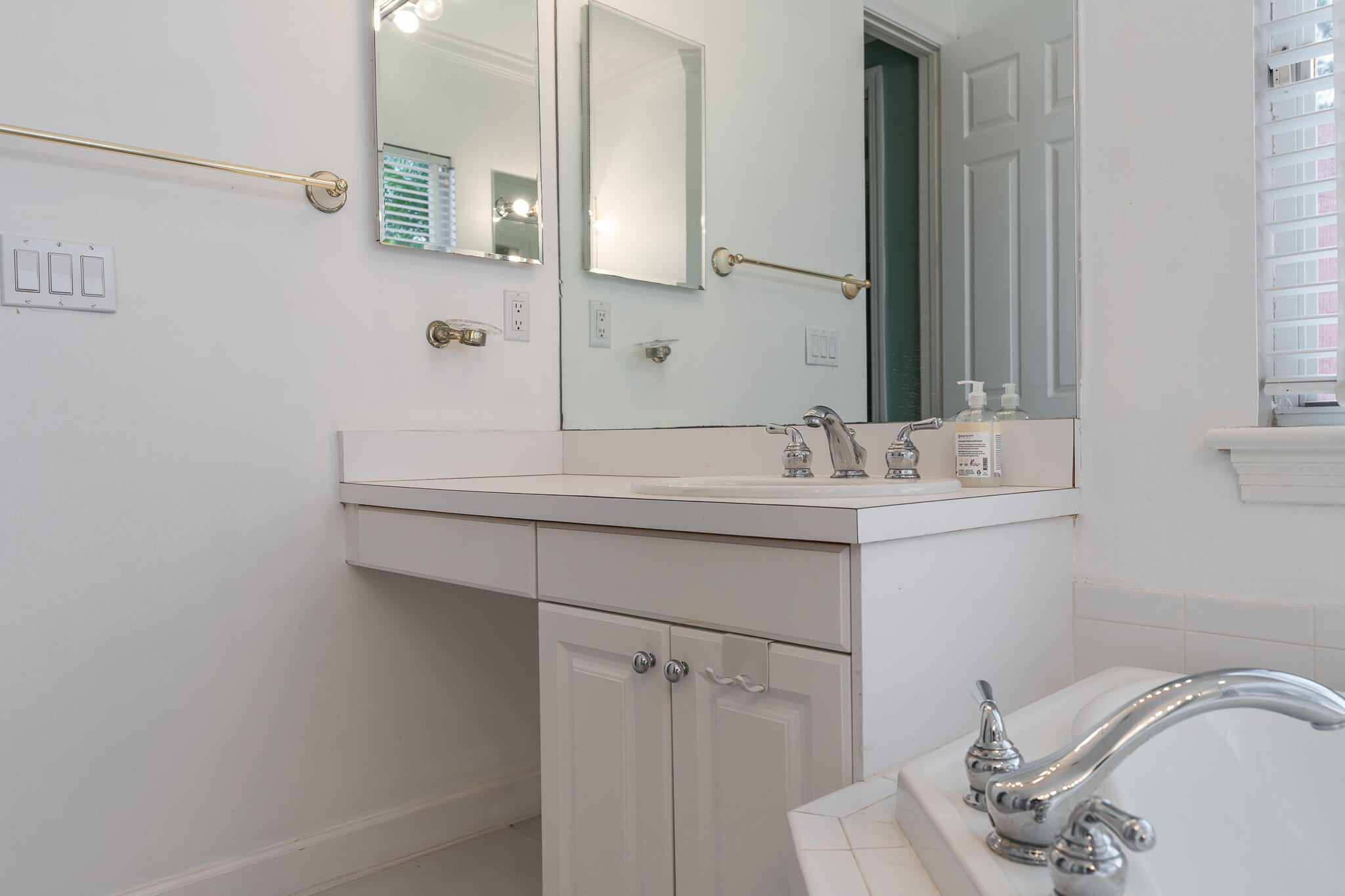 2401 SW Carriage Place