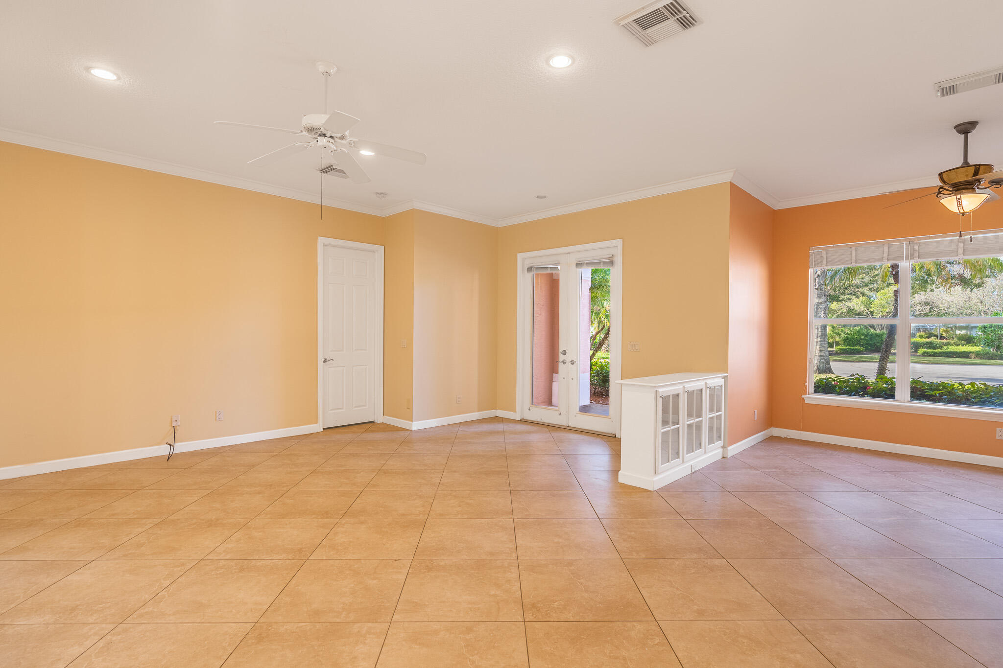 2401 SW Carriage Place