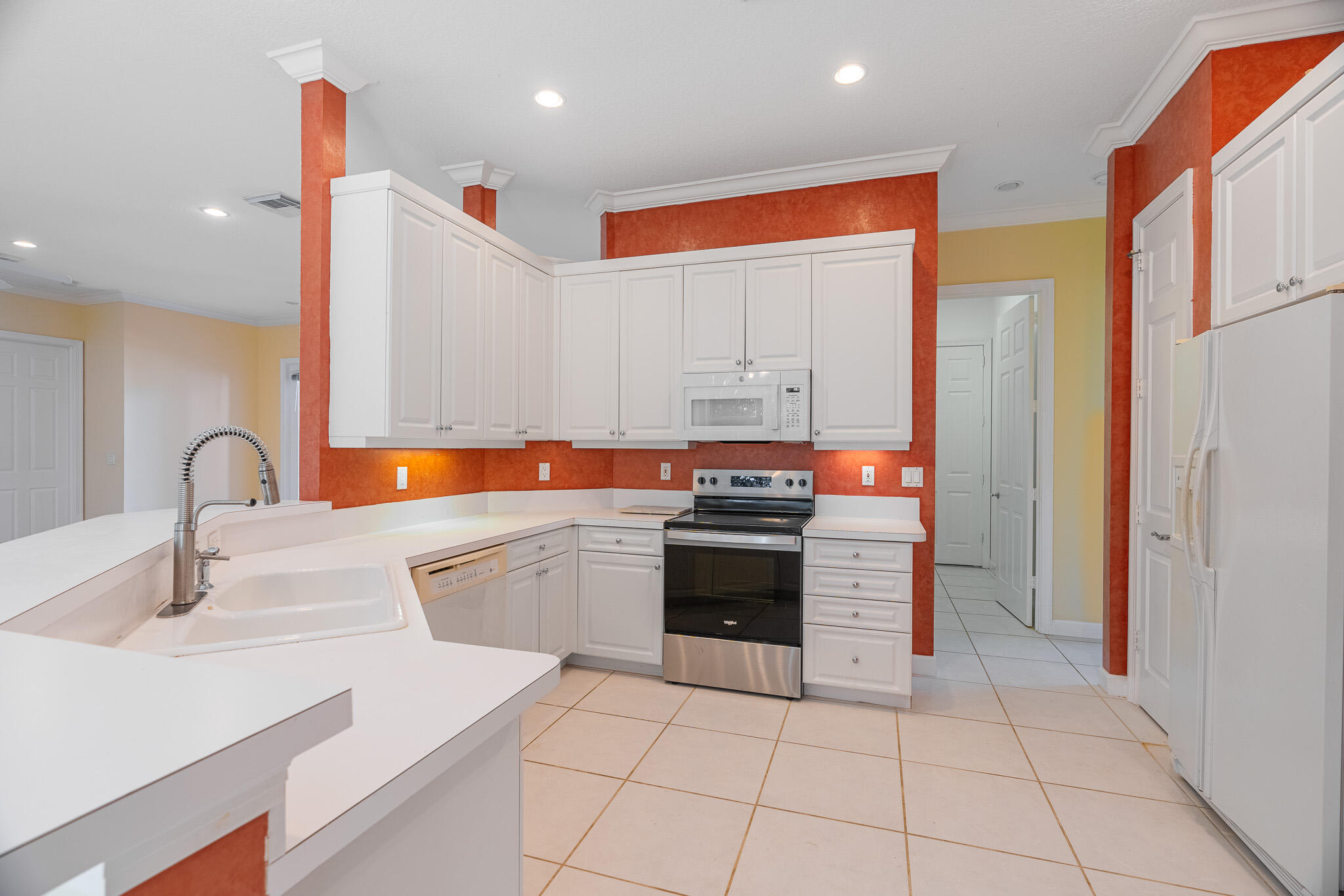 2401 SW Carriage Place