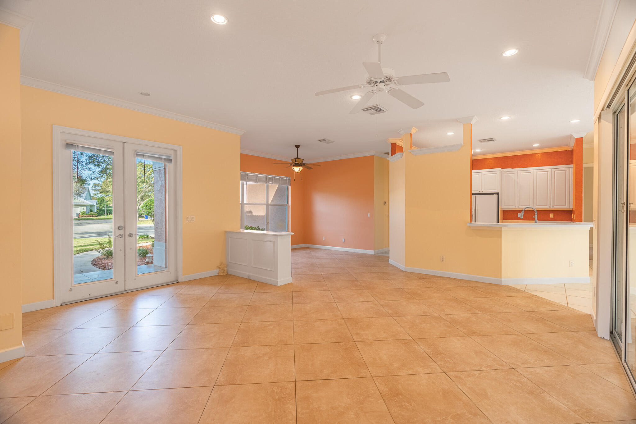 2401 SW Carriage Place