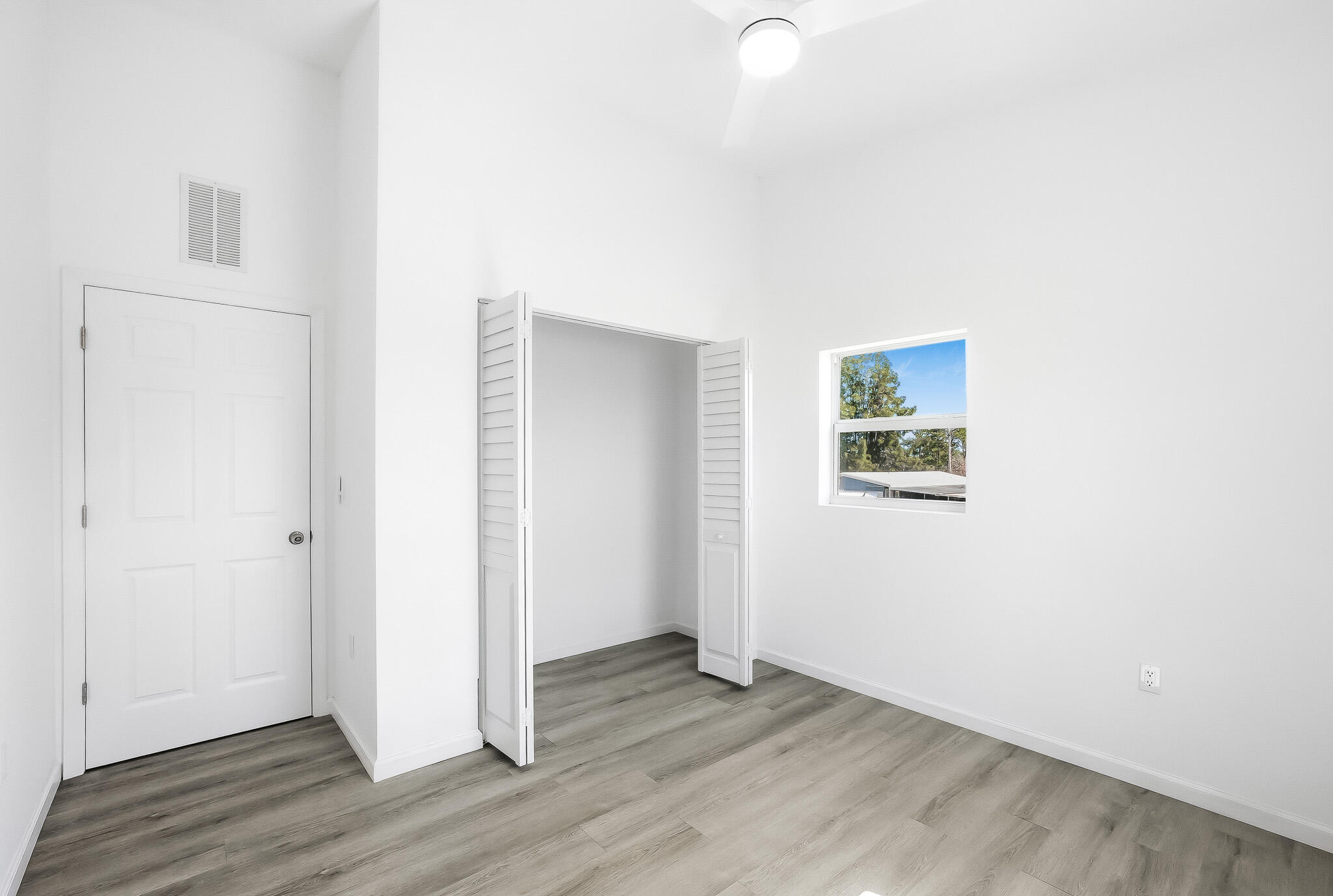 7932 SE Skylark Avenue