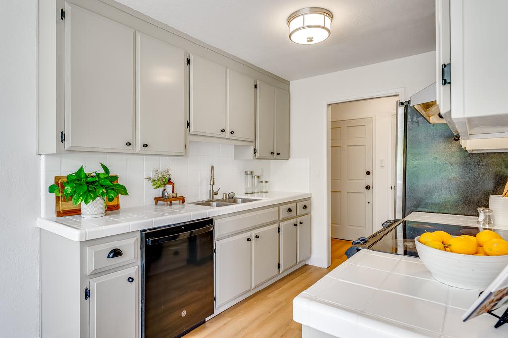 3050 Marlo CT 2