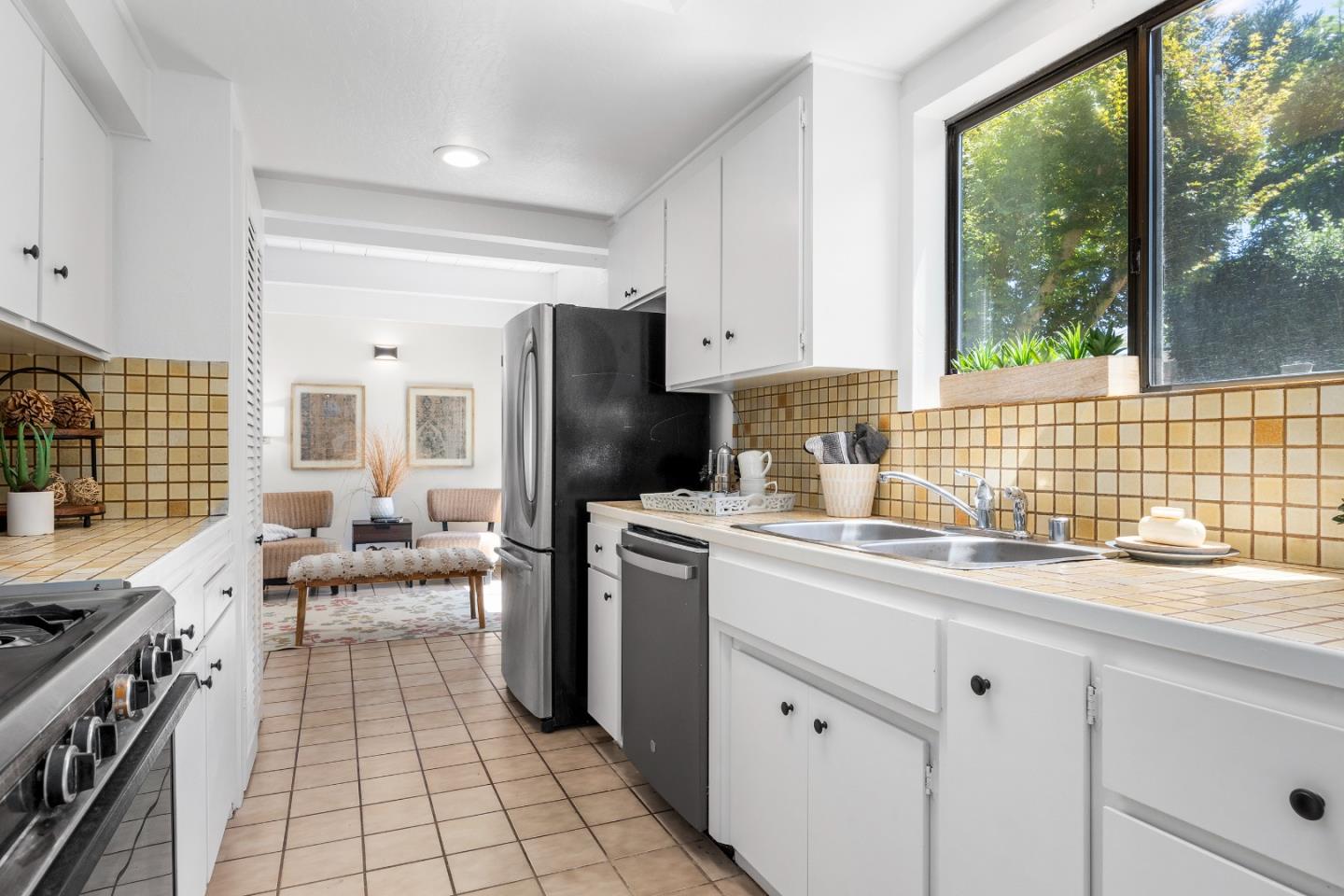 218 Elva DR