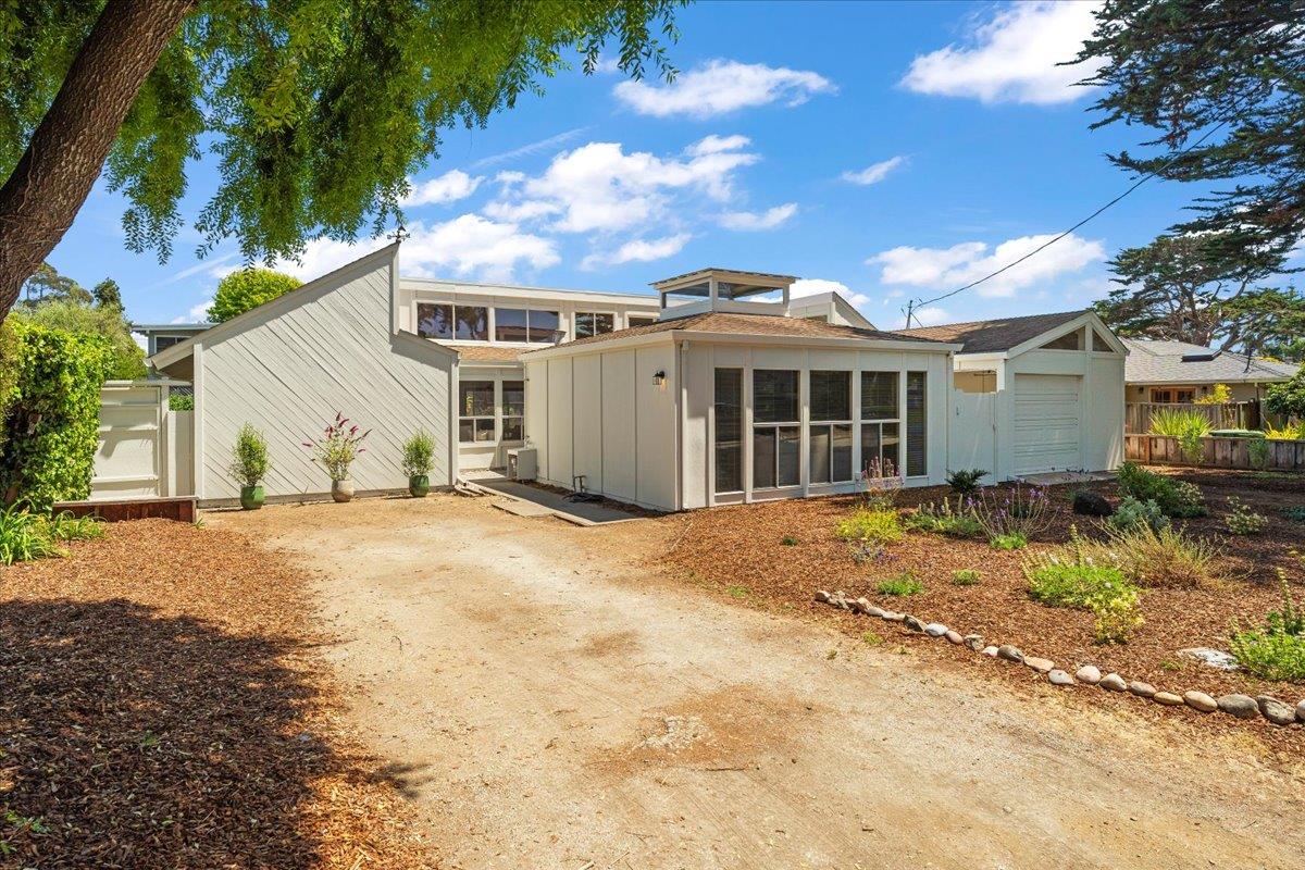 210 Kenneth DR
