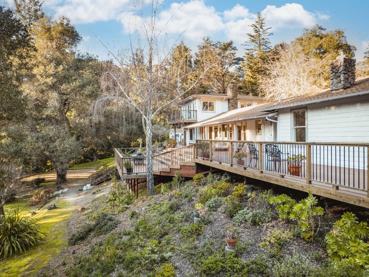 32 Eastridge DR