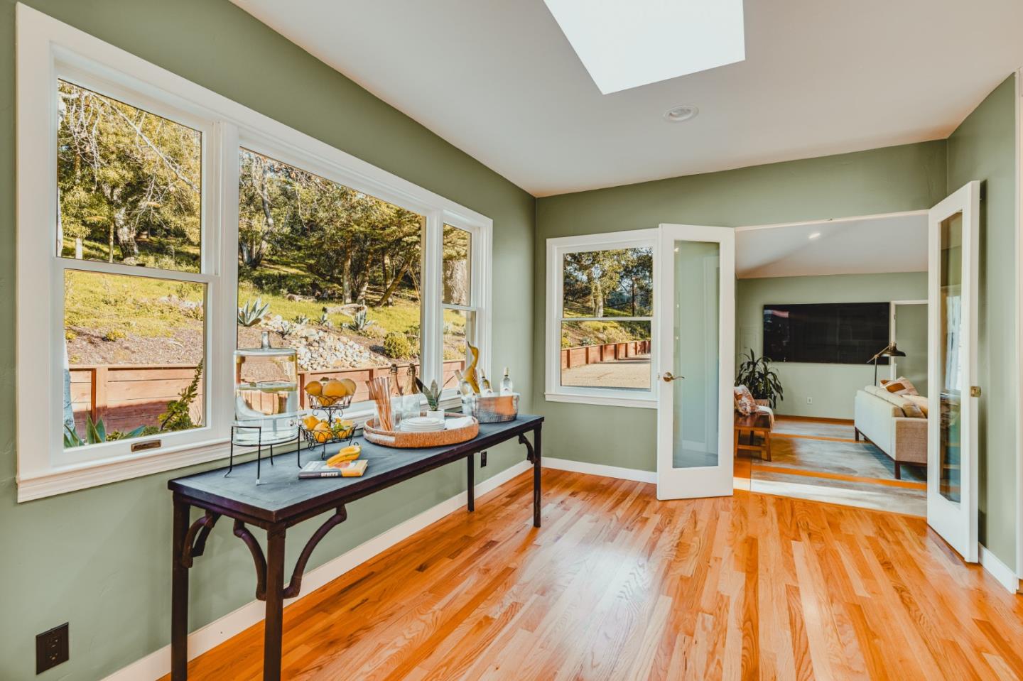 32 Eastridge DR