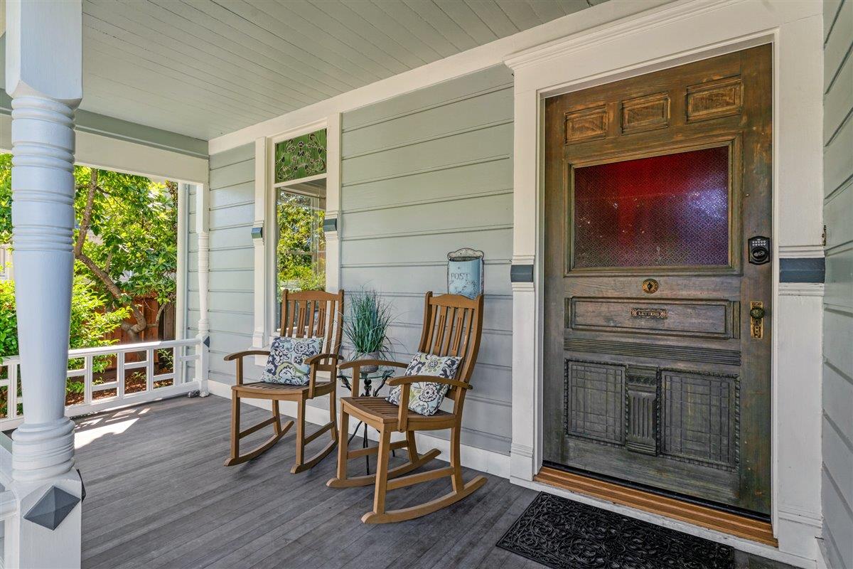 1104 King ST