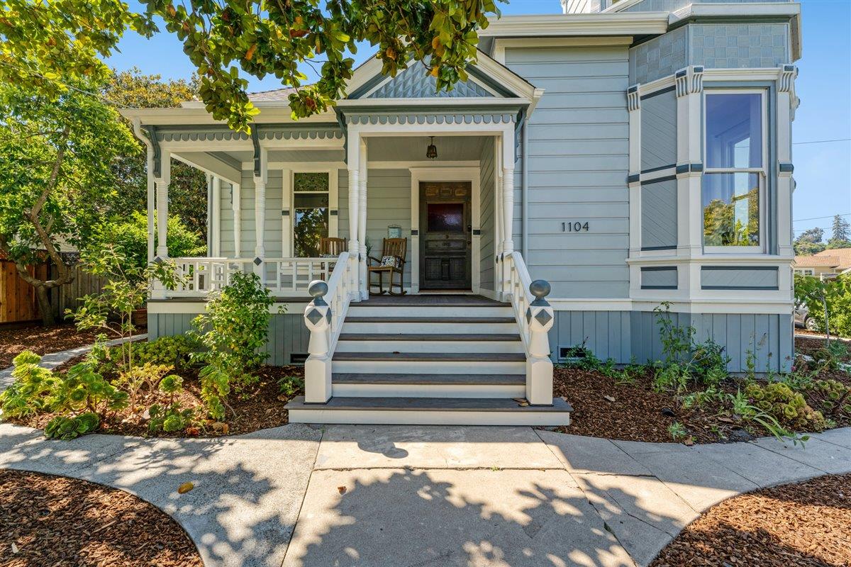 1104 King ST