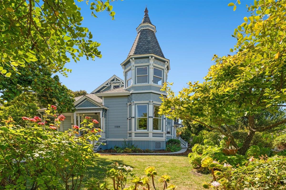 1104 King ST