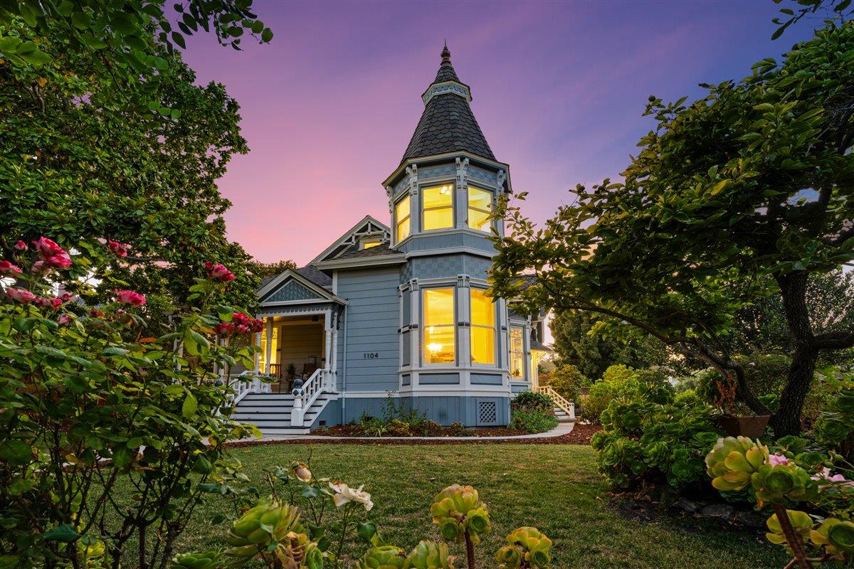1104 King ST