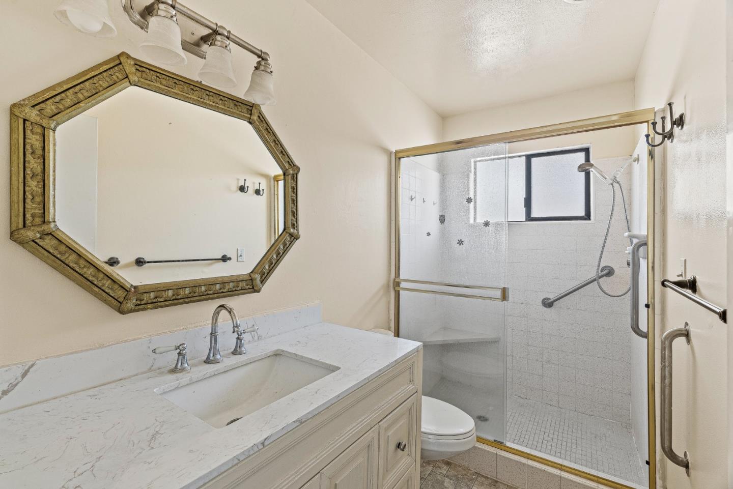 105 Glen DR