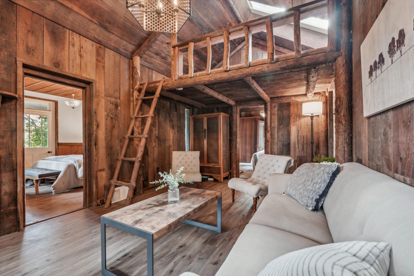 221 Mountain ST