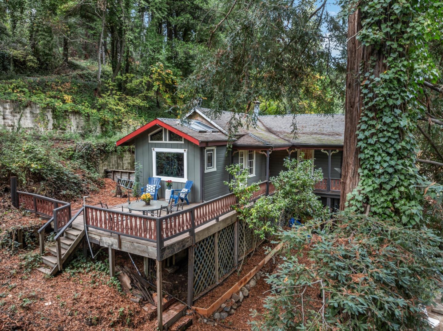 221 Mountain ST