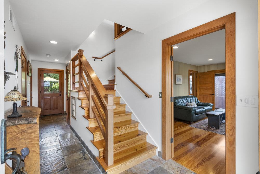 325 Kingsbury DR