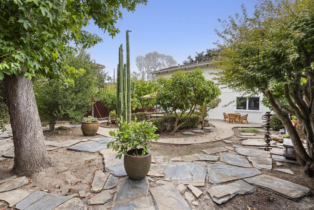 325 Kingsbury DR