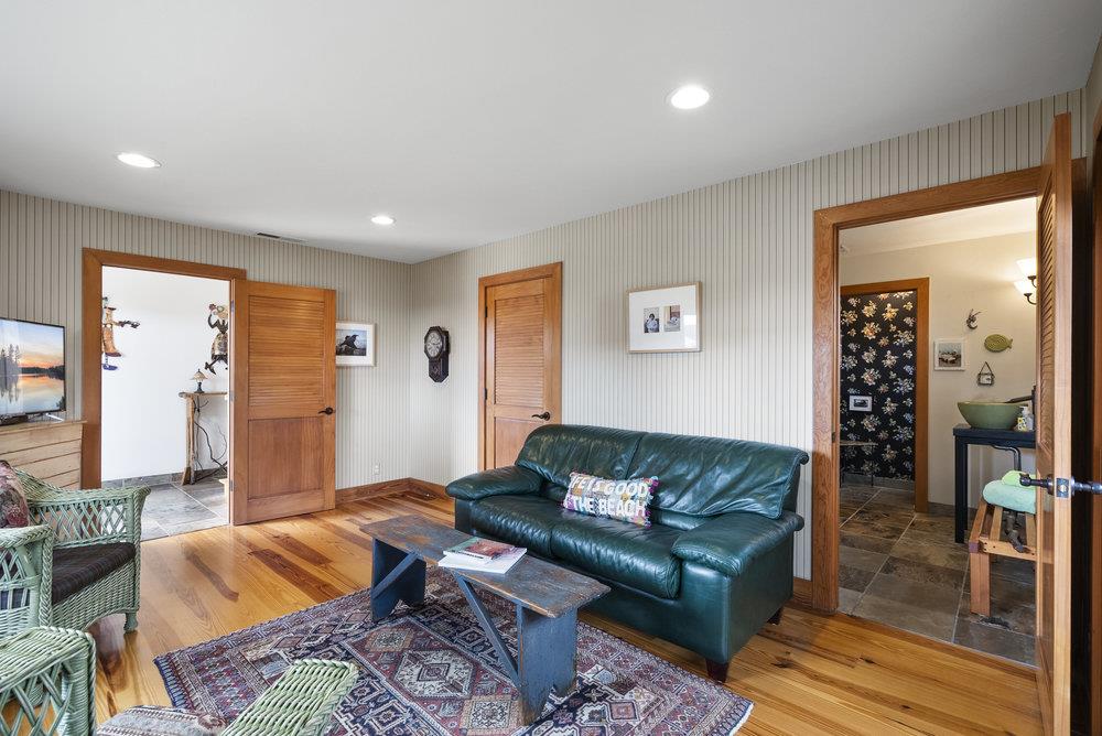 325 Kingsbury DR