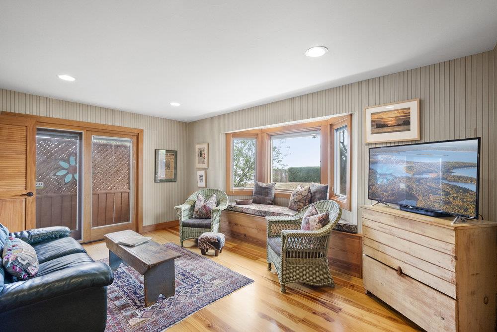 325 Kingsbury DR