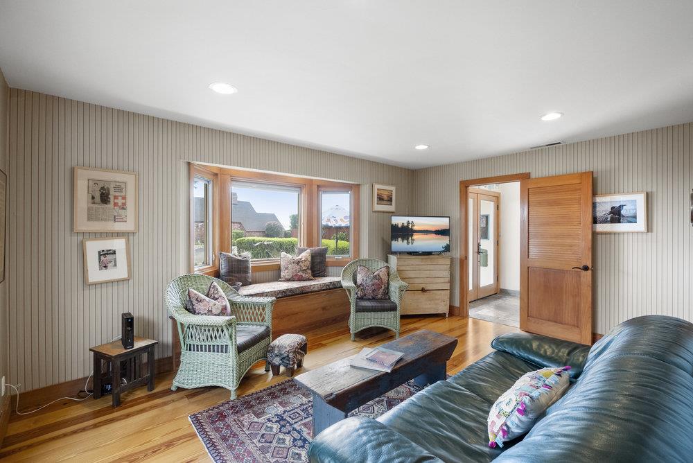 325 Kingsbury DR