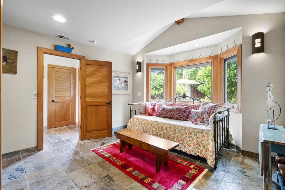 325 Kingsbury DR