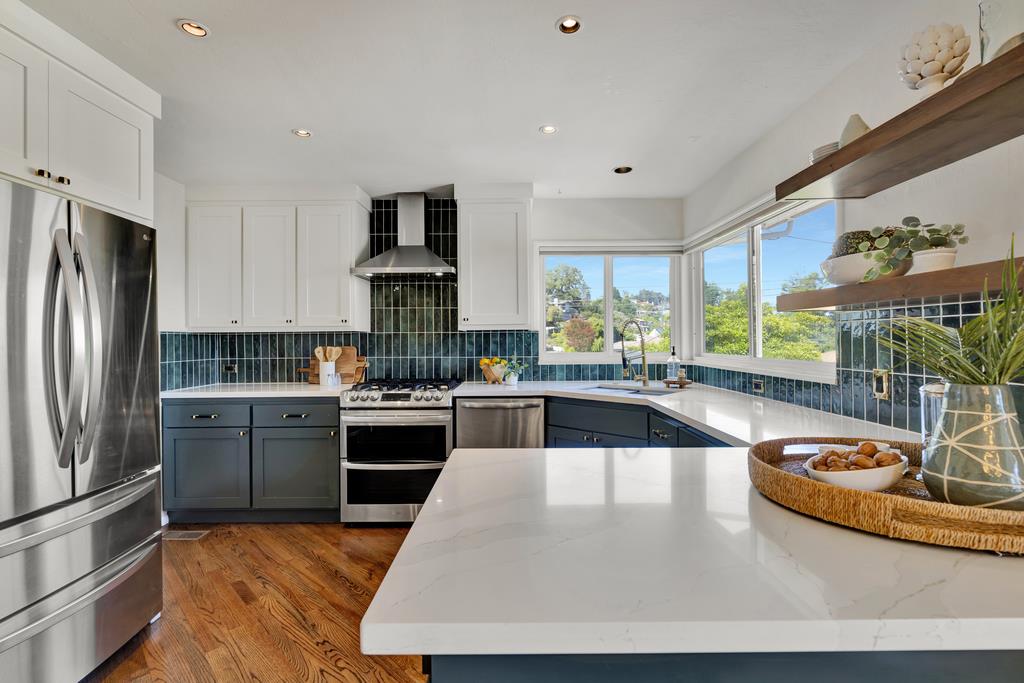 700 Escalona DR