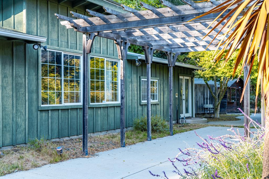 1000 Larkin Valley RD