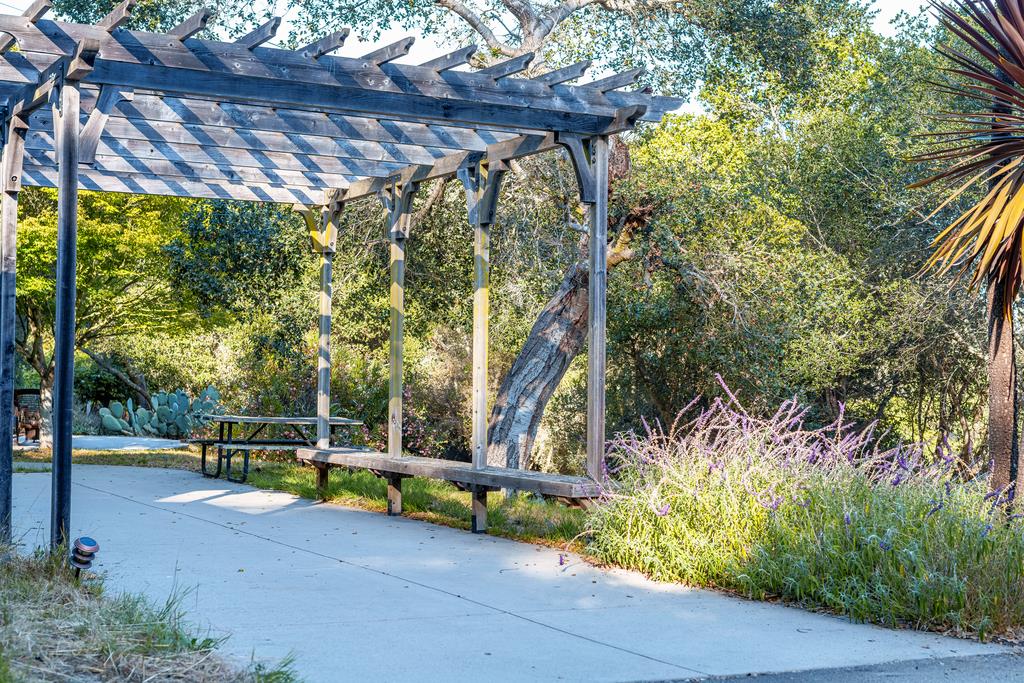 1000 Larkin Valley RD